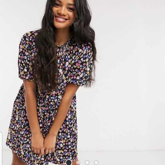 ASOS ditsy floral mini dress with puff sleeves - Picture 2 of 9